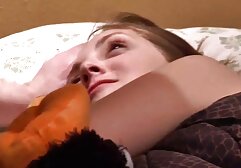 A lány lovagol pornó magyarul beszélő egy kakas, botok az ujjait a seggébe, mint egy második kakas