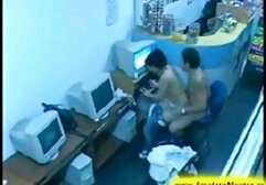 Az orvos japán masszázst hoz pornó videó oldalak az orgazmusba.